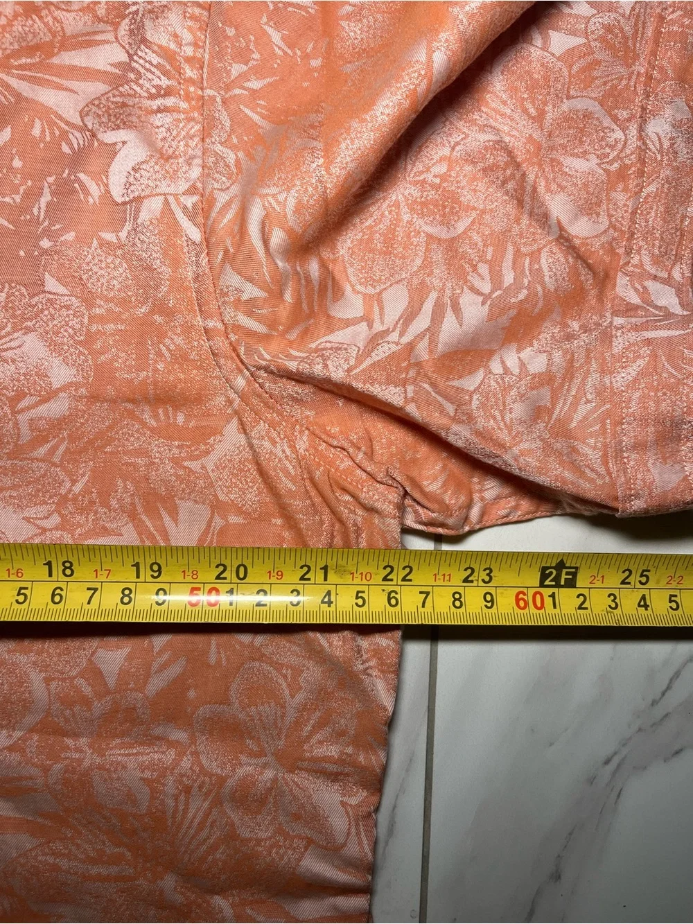 Robert Graham VintShort-Sleeve Floral Button-Up Shirt in Coral - Picture 5 of 6